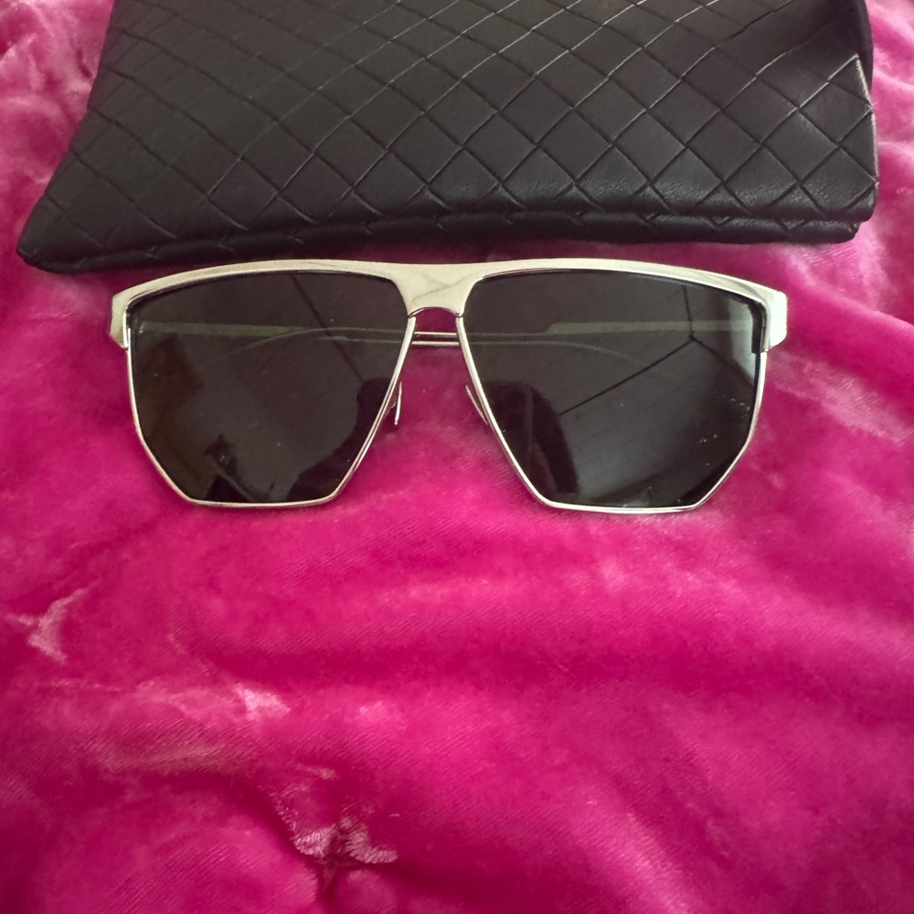 Bottega Veneta Eyewear Angular Aviator Sunglasses View 4
